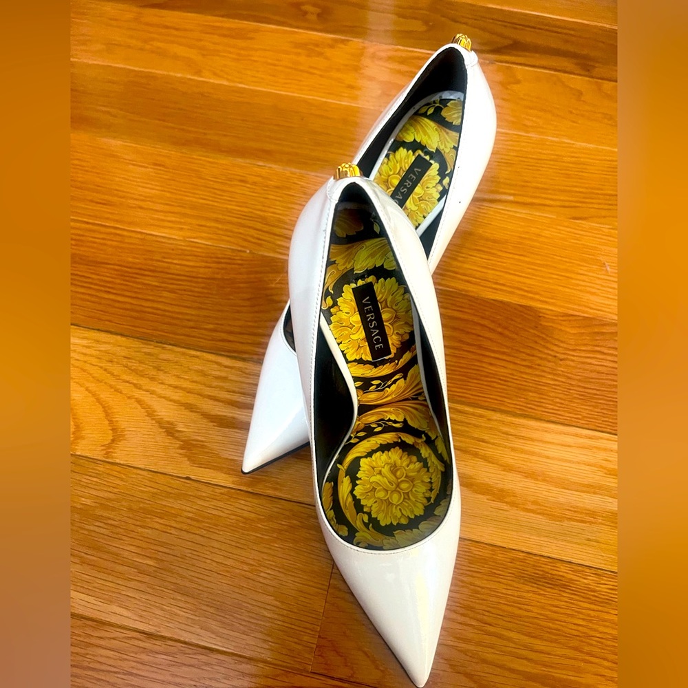 Versace white patent pumps / heels size 37. New without box.